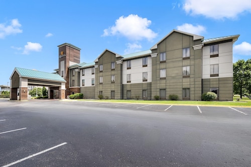 La Quinta Inn & Suites by Wyndham Louisville East