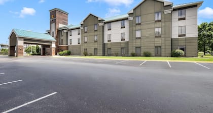 La Quinta Inn & Suites by Wyndham Louisville East