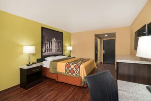 Desk, free cribs/infant beds, free WiFi, bed sheets - Super 8 by Wyndham Raleigh North East (Raleigh)