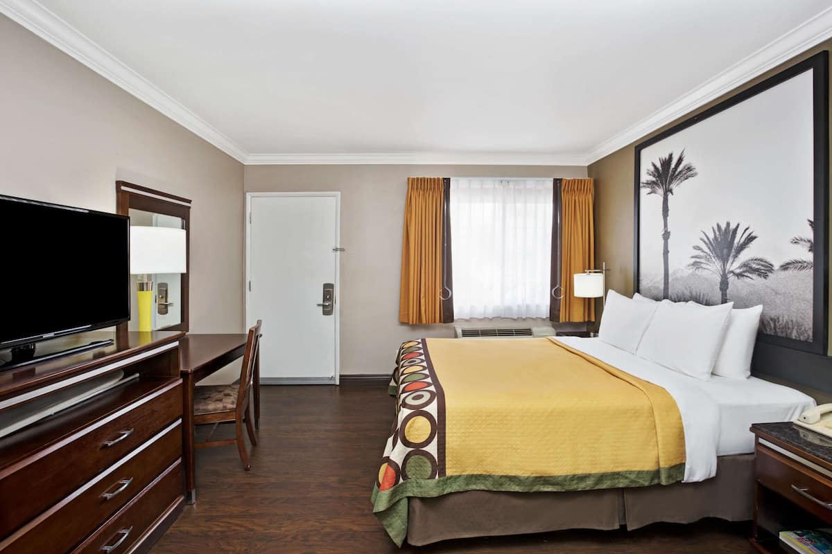 Chambre, 1 grand lit, accessible aux personnes à mobilité réduite, non-fumeur (Mobility)