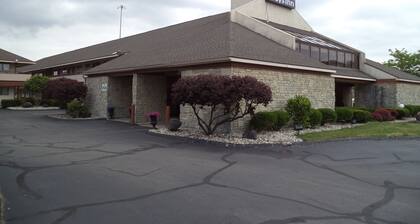 Days Inn by Wyndham Maumee/Toledo