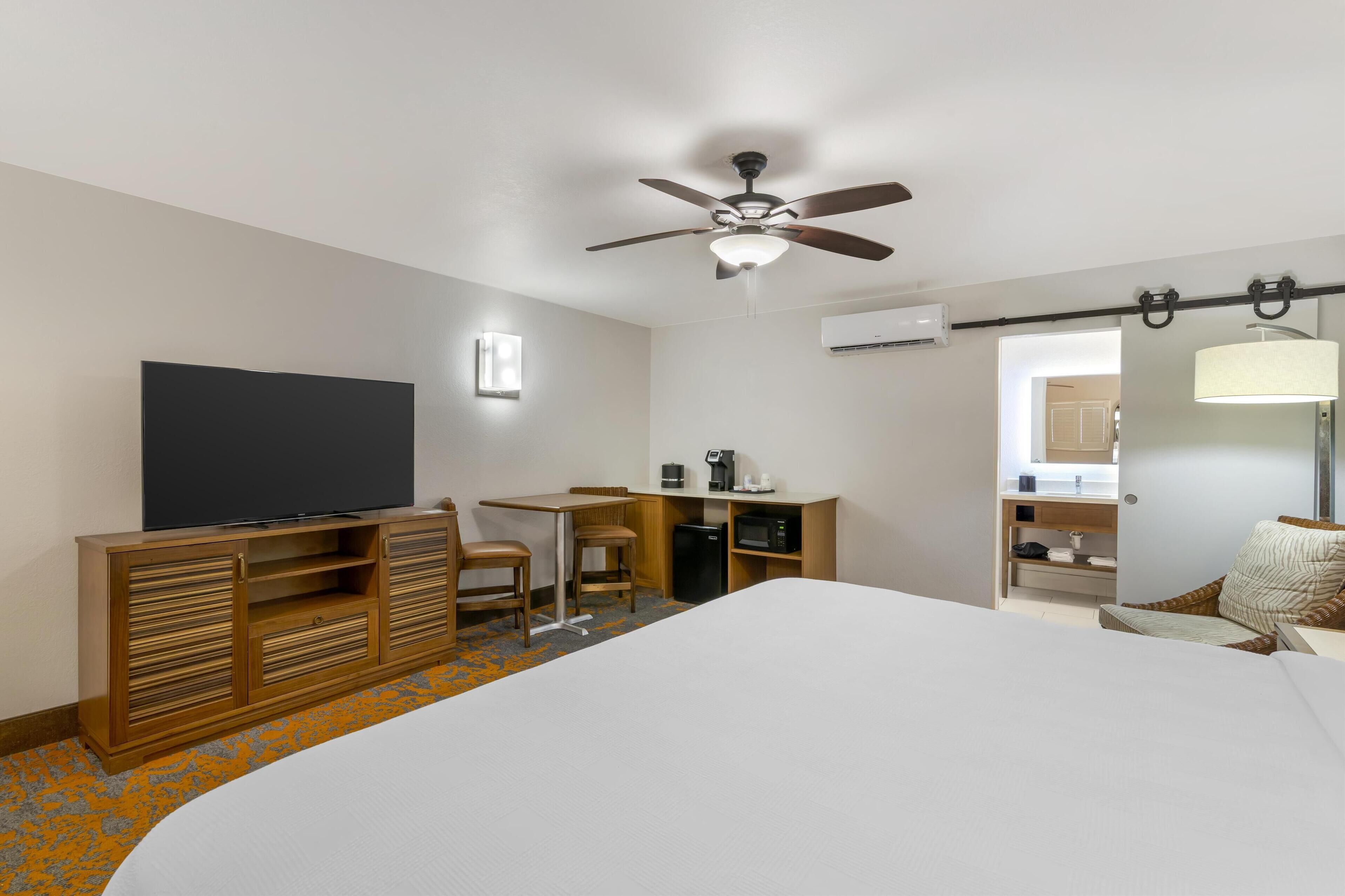 Standard Room, 1 King Bed, Non Smoking | Premium bedding, pillowtop beds, individually decorated