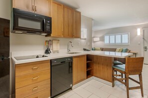 Suite, 2 Bedrooms, Non Smoking, Kitchen (with Single Sofabed;Full Kitchen)