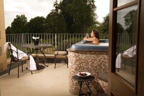 Hot Tub Suite | Bathroom