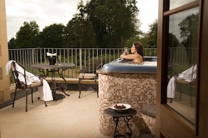 Hot Tub Suite | Bathroom
