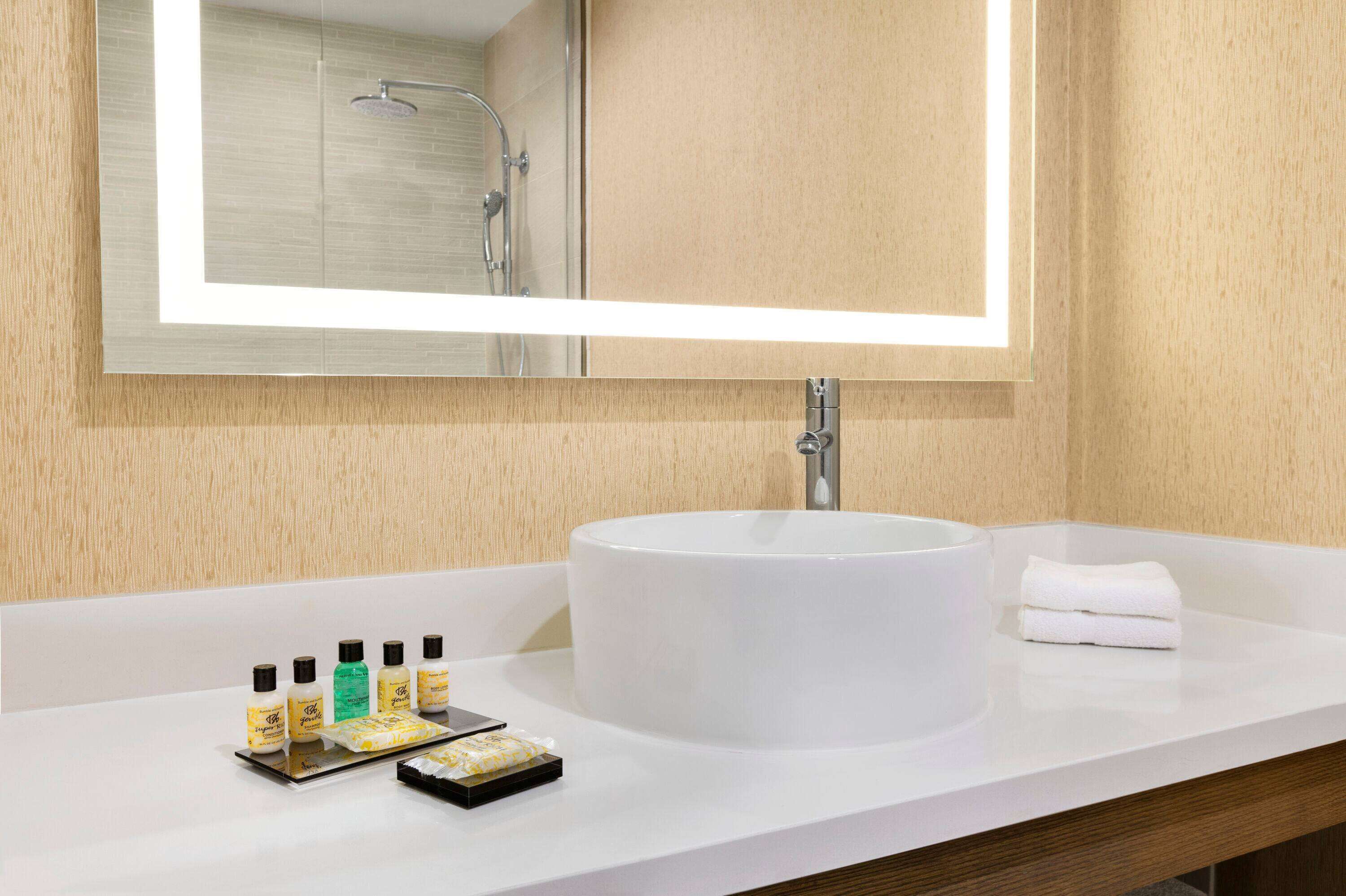 rainfall showerhead, free toiletries, hair dryer, towels