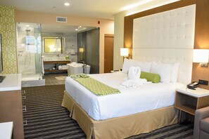 Suite Deluxe, 1 cama King size | Edredón, caja de seguridad en la habitación y escritorio 