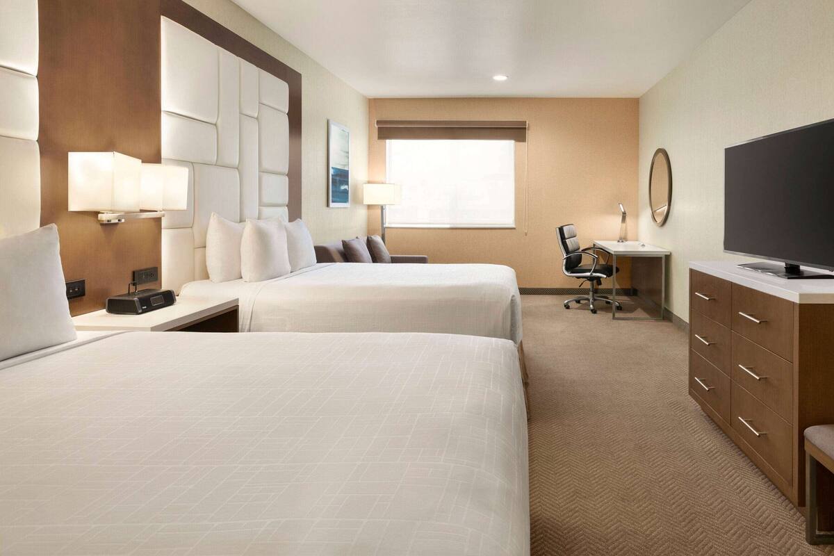 down duvets, in-room safe, desk, iron/ironing board