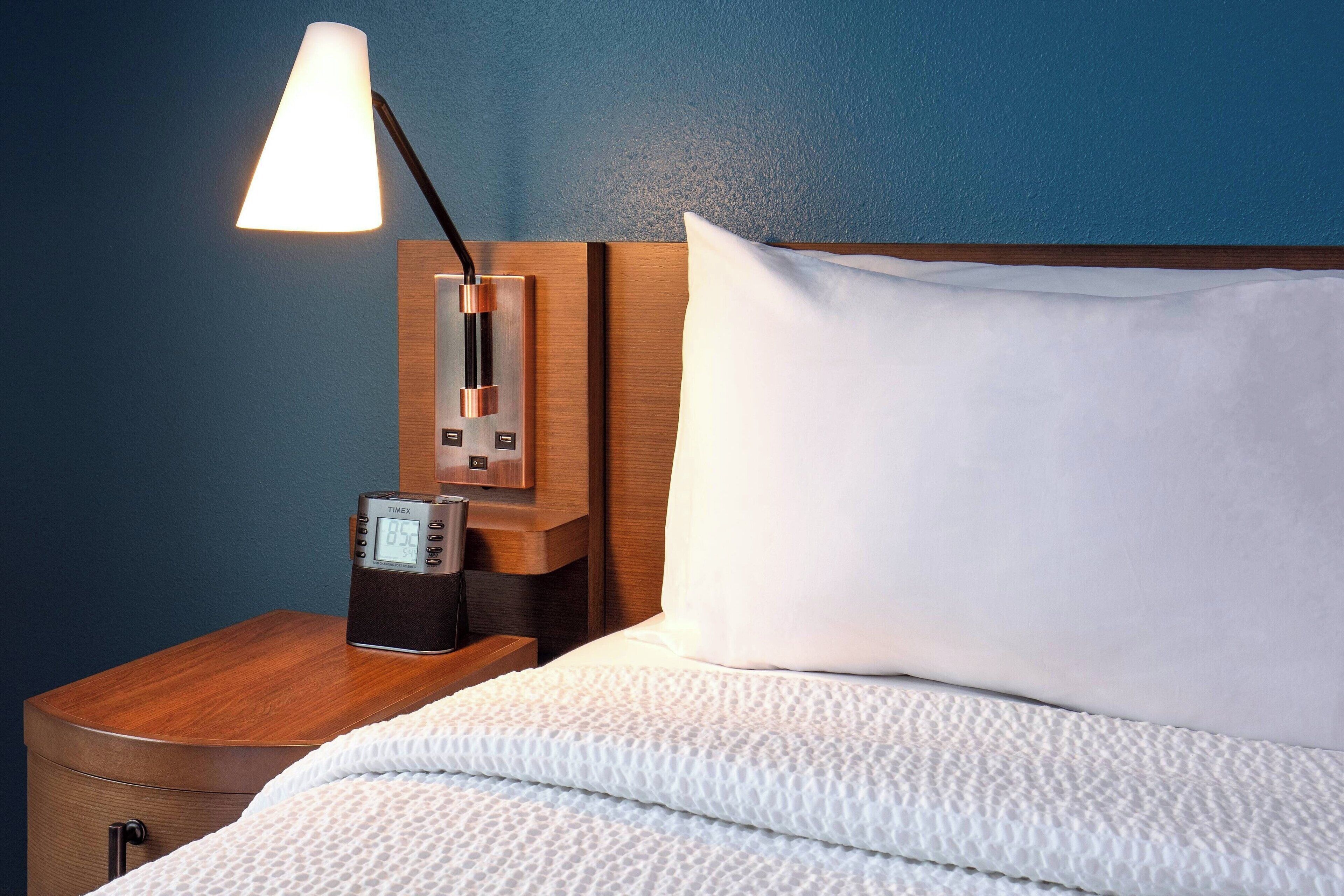 1 bedroom, pillow-top beds, desk, laptop workspace