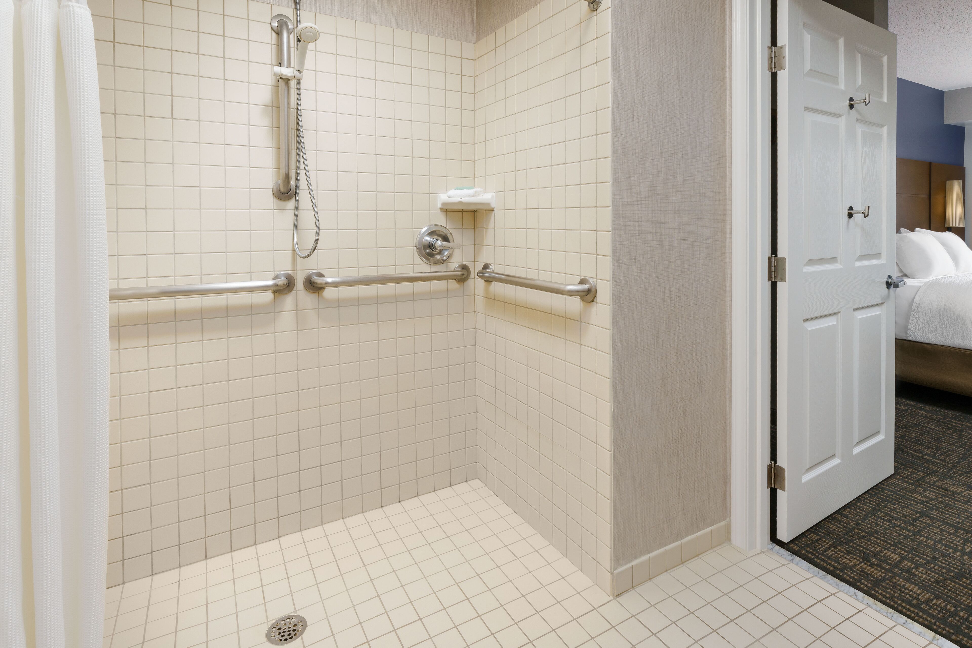combined shower/bathtub, free toiletries, hair dryer, towels