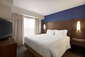 Premium bedding, desk, iron/ironing board, free WiFi - Residence Inn by Marriott Chicago Bloomingdale (Bloomingdale)