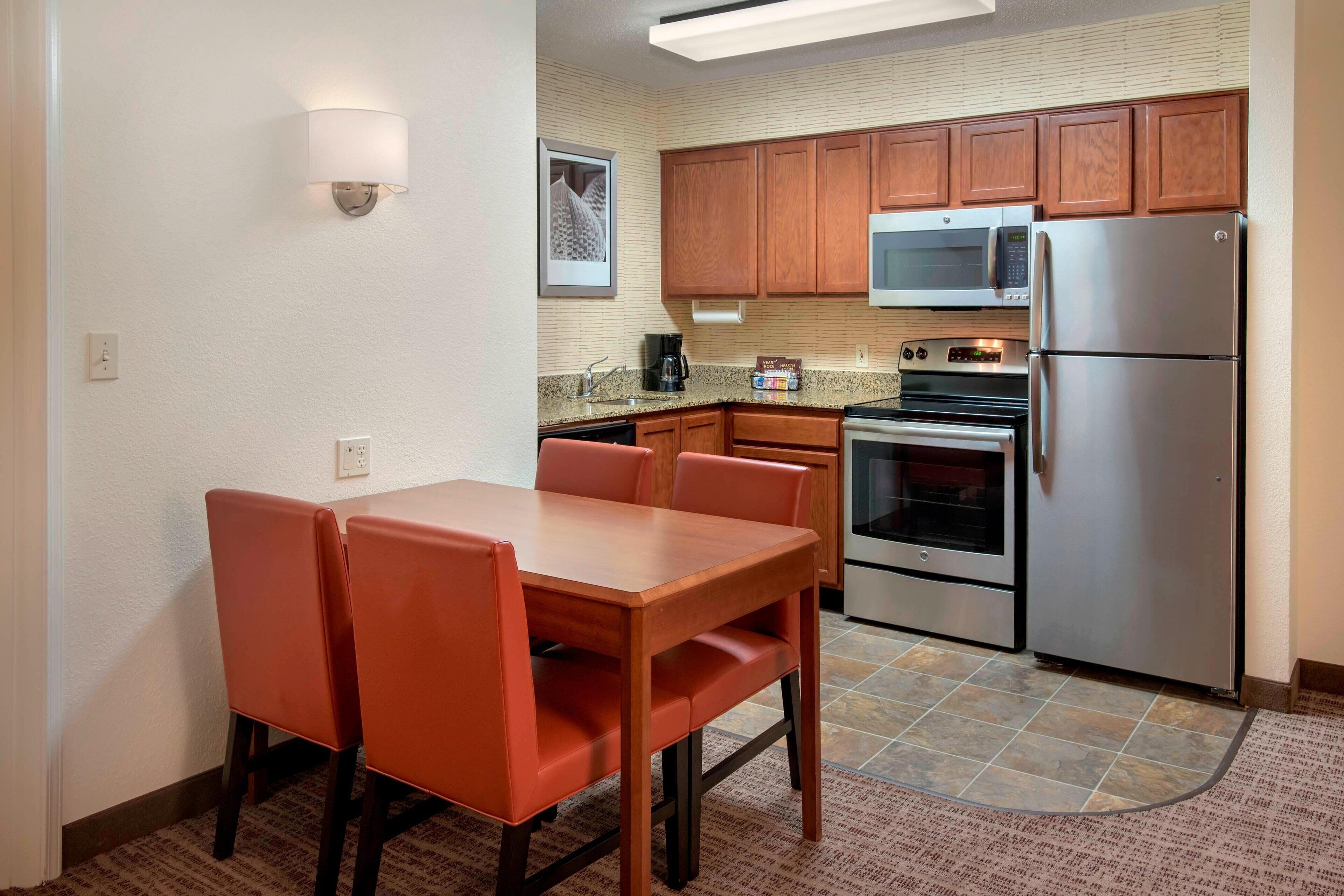 suite, 2 bedrooms, non smoking, fireplace | private kitchen | fridge, microwave, oven, stovetop