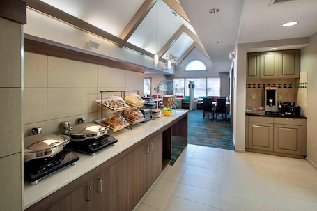 Petit déjeuner continental compris tous les jours. Residence Inn Cranbury South Brunswick