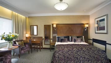 1 bedroom, desk, laptop workspace, blackout curtains