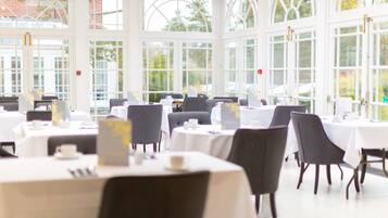 Daily English breakfast (GBP 5.00 per person)