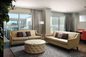 Executive Suite, 1 Bedroom | Living area