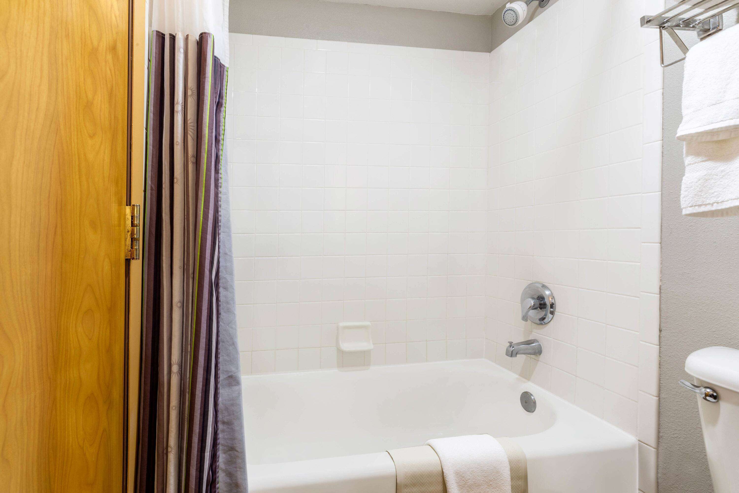 combined shower/bathtub, free toiletries, hair dryer, towels