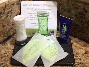 Combined shower/bathtub, hydromassage showerhead, designer toiletries