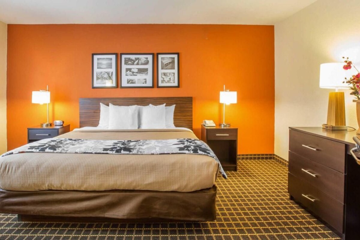 Egyptian cotton sheets, premium bedding, pillowtop beds, in-room safe