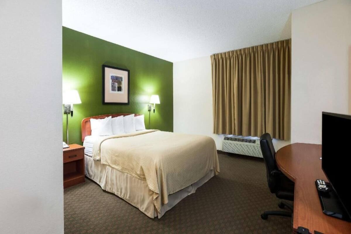 Desk, iron/ironing board, free cots/infant beds, free rollaway beds