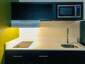Zimmer, 2 Doppelbetten, Nichtraucher (Efficiency) | Schreibtisch, Bügeleisen/Bügelbrett, kostenlose Babybetten