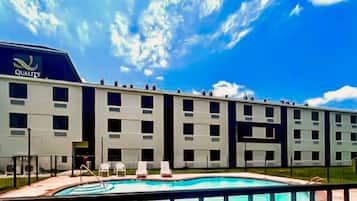 Piscina externa sazonal