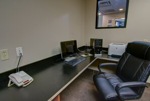 Business centre - Sleep Inn & Suites Winchester near University (Winchester)