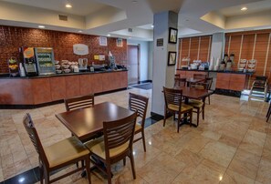Family dining - Sleep Inn & Suites Winchester near University (Winchester)