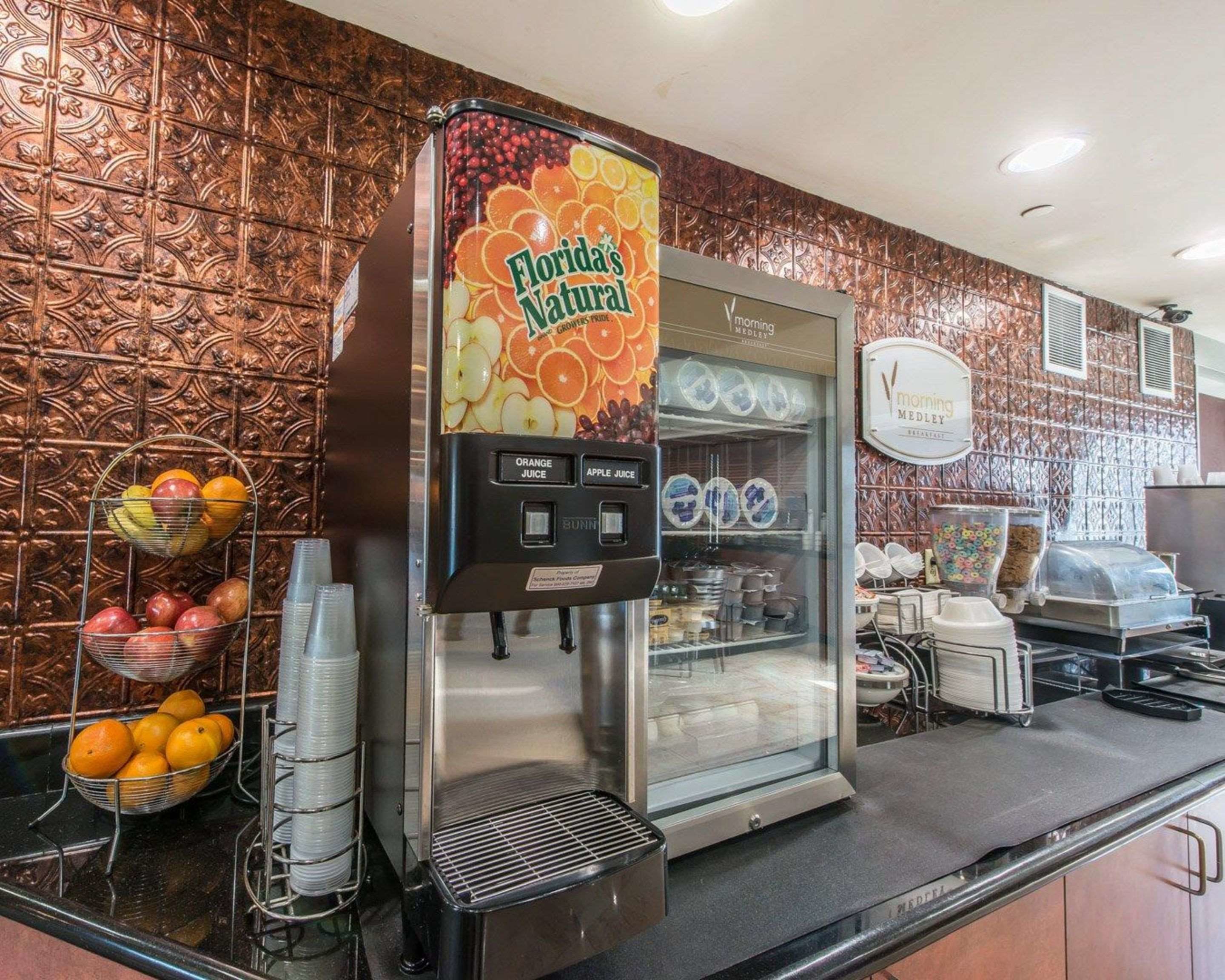 free daily full breakfast