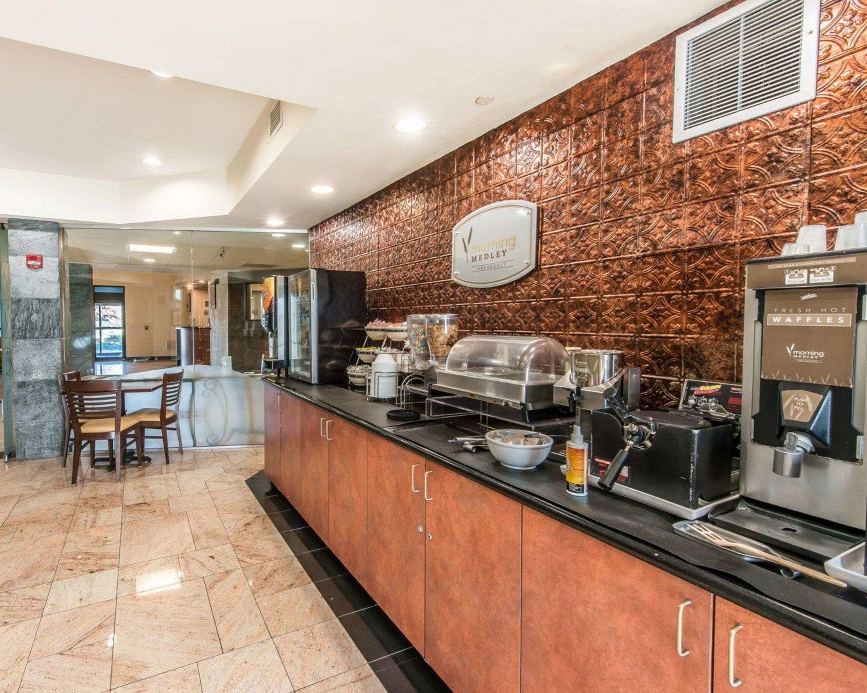 free daily full breakfast