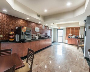 Free daily full breakfast - Sleep Inn & Suites Winchester near University (Winchester)