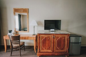 Schreibtisch, laptopgeeigneter Arbeitsplatz, kostenloses WLAN