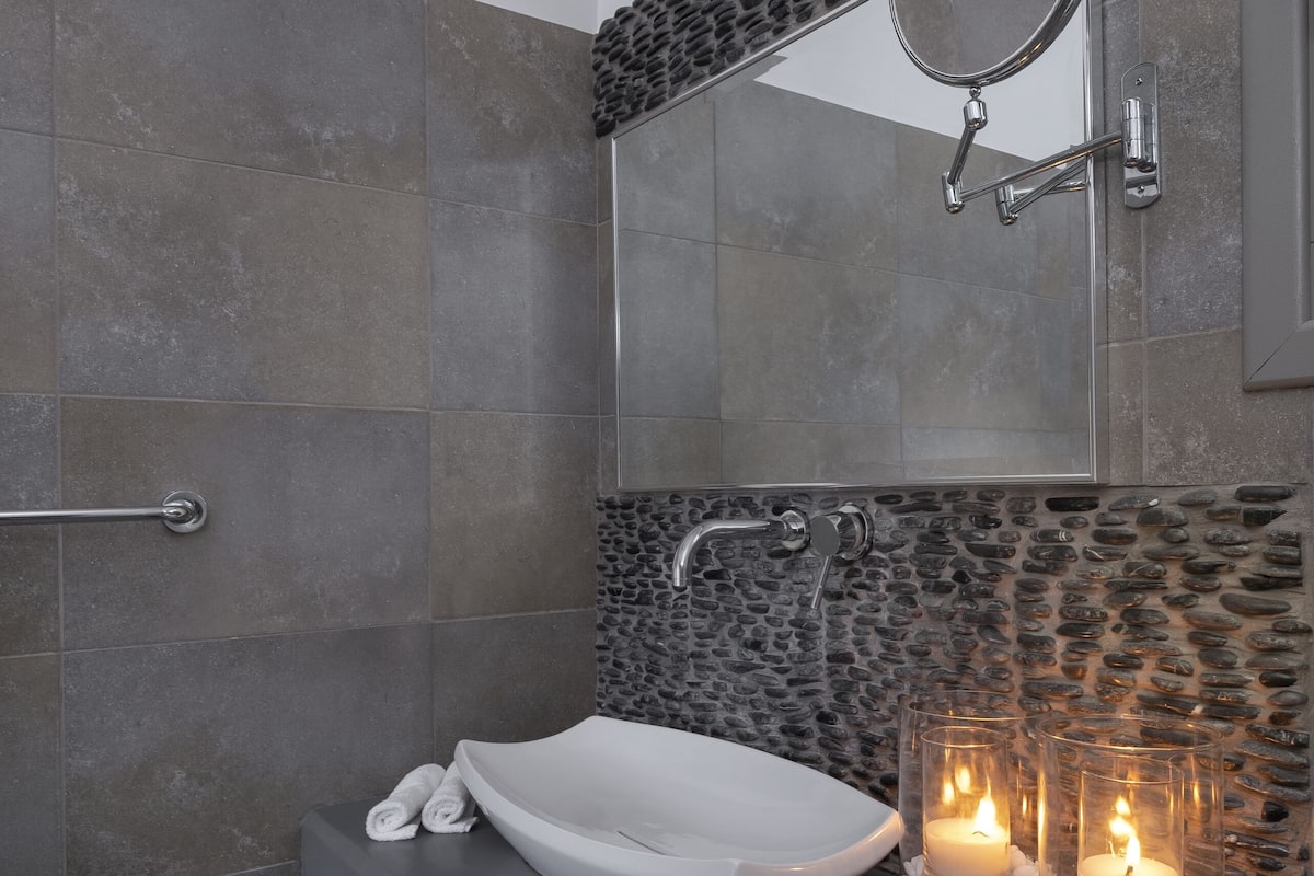 sky pool suite, sea view, private pool | bathroom | designer toiletries, hair dryer, slippers, towels