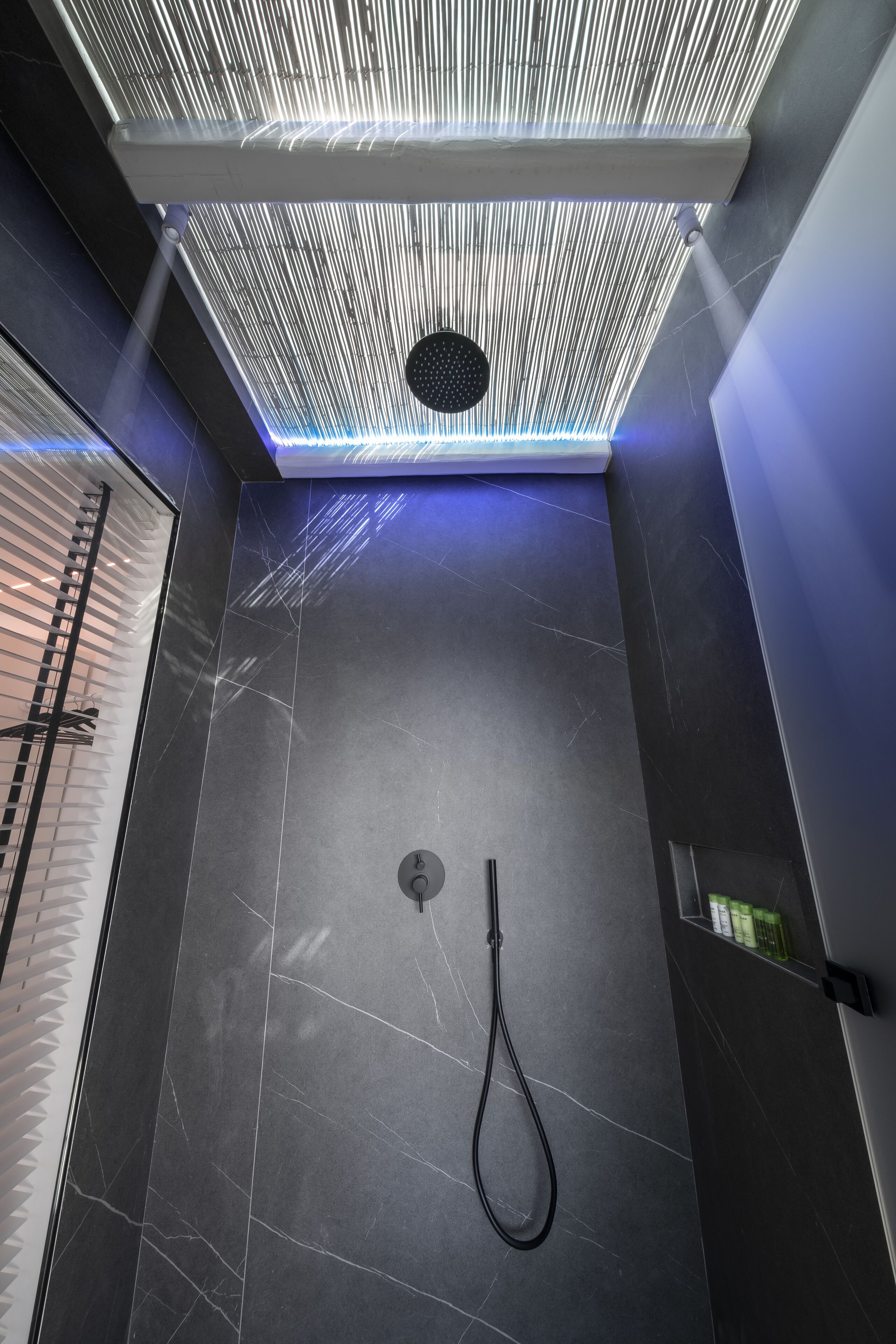 Shower kamar mandi