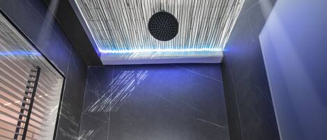 Shower kamar mandi
