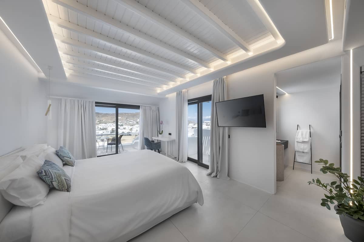 Senior Pool Suite | 4 chambres, minibar, coffre-fort, décor unique