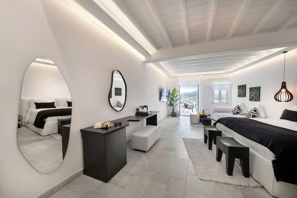 Suite exclusive, piscine privée, vue sur la mer | 4 chambres, minibar, coffre-fort, décor unique