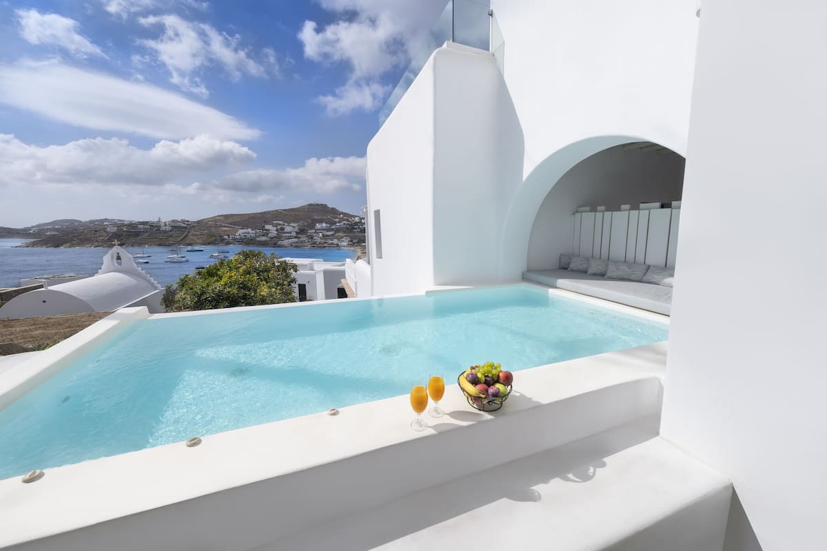 Cozy Pool Suite | Piscine | Piscine extérieure en saison, chaises longues