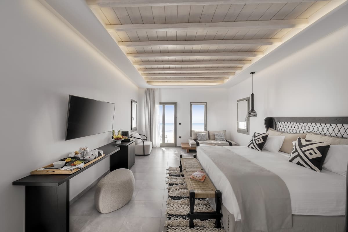 sky pool suite, sea view, private pool | 4 bedrooms, minibar, in-room safe, individually decorated