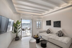 Exclusive Suite, Private Pool, Sea View | Living area