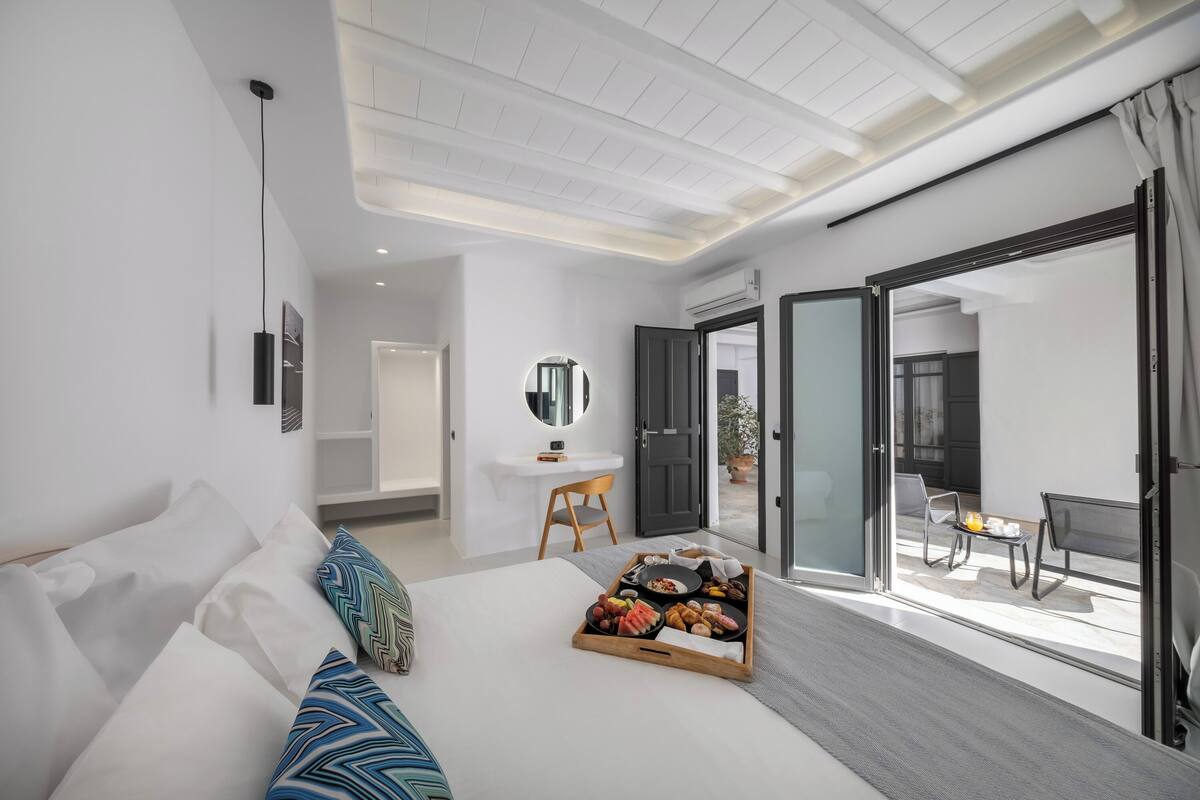 standard double room (inland view) | 4 bedrooms, minibar, in-room safe, individually decorated