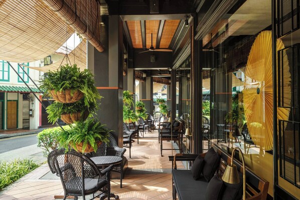 Breakfast, lunch and dinner served - Duxton Reserve Singapore, Autograph Collection (Singapore)