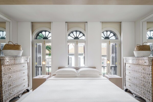 Suite Club, 1 habitación | Ropa de cama de alta calidad, caja fuerte, escritorio