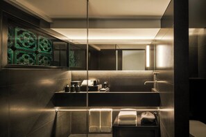Designer toiletries, hair dryer, bathrobes, towels - Duxton Reserve Singapore, Autograph Collection (Singapore)