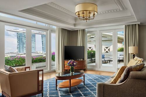 Fullerton Suite | Living area | 55-inch LCD TV with satellite channels, TV