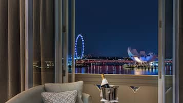 Luxe beddengoed, een minibar, een kluis op de kamer, een bureau