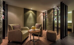 Couples treatment rooms, sauna, steam room, body wraps, body scrubs