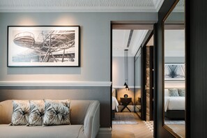 Park Suite 1 King | 1 bedroom, in-room safe, desk, blackout drapes