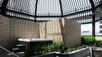 Coleman Suite 1 King | Terrace/patio