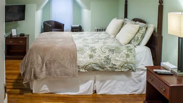 Double Room with One Double Bed @ 1750 Beacon St | Desk, iron/ironing board, free WiFi, bed sheets